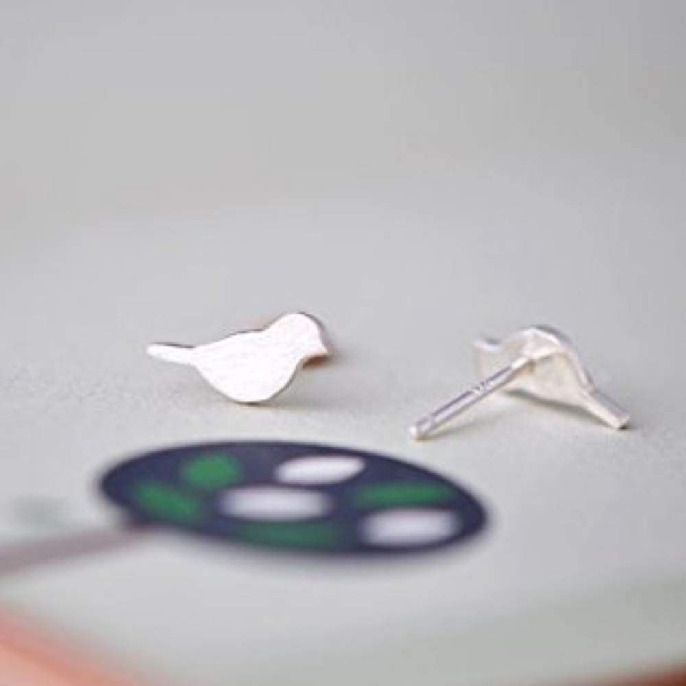 ❤️4 for $20 Sale❤️ Silver Cute bird Stud Earrings - Picture 2 of 5